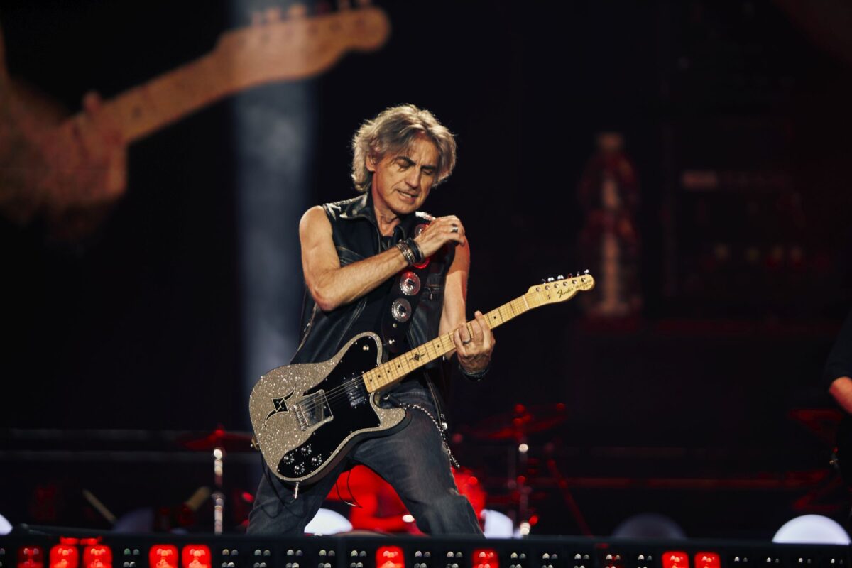 LIGABUE TORNA CON UN SINGOLO E UN DOCUMENTARIO: «QUALCOSA PER TE» CHIUDE I TITOLI DI CODA
